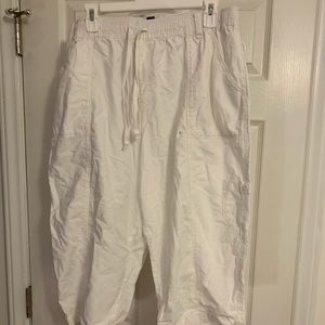 Capri wide leg pants.